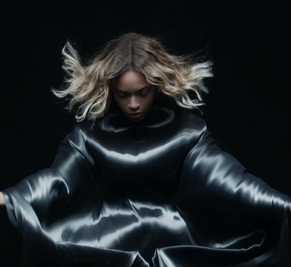 BEYONCE – RETOUCHE BEAUTE – MINE